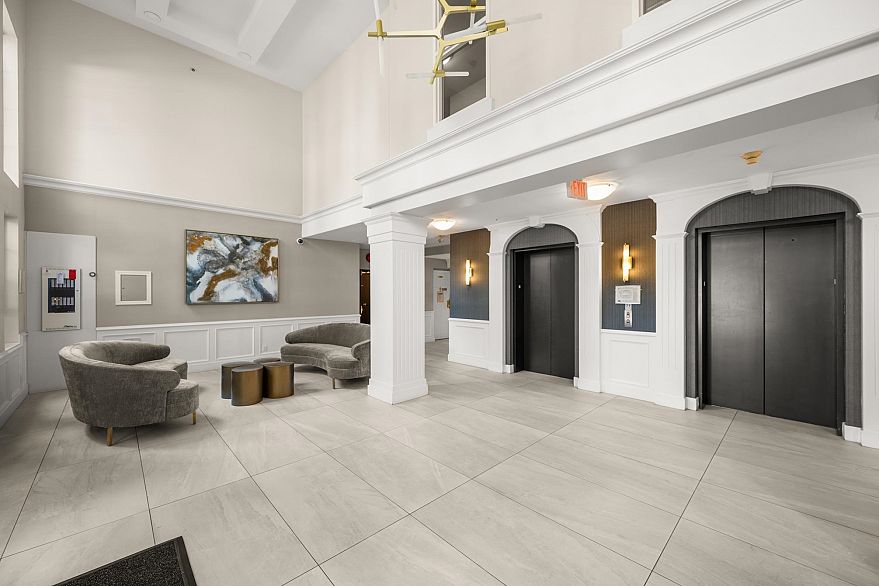 213 5835 Hampton Place