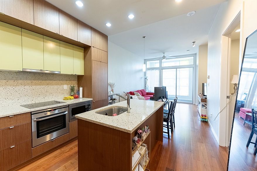 1002 1205 Howe Street