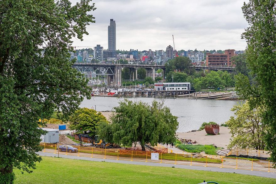 5A 1403 Beach Avenue