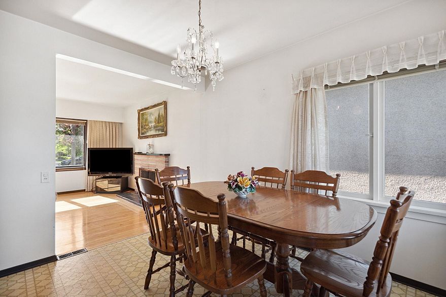 4262 Dumfries Street