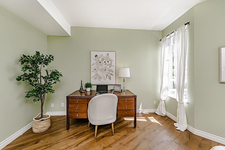 213 5835 Hampton Place