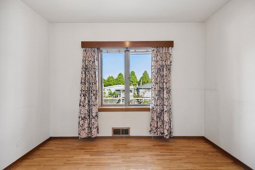 4262 Dumfries Street