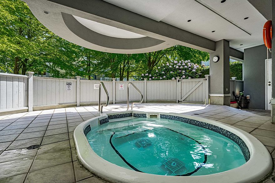 213 5835 Hampton Place