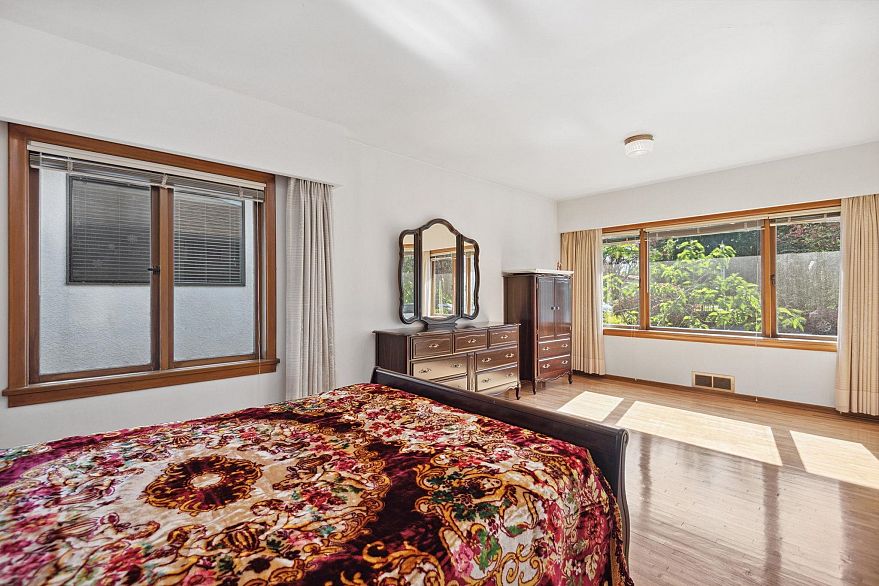 4262 Dumfries Street