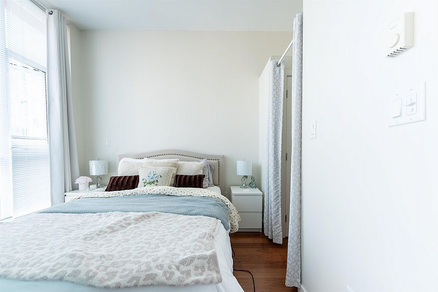 1002 1205 Howe Street