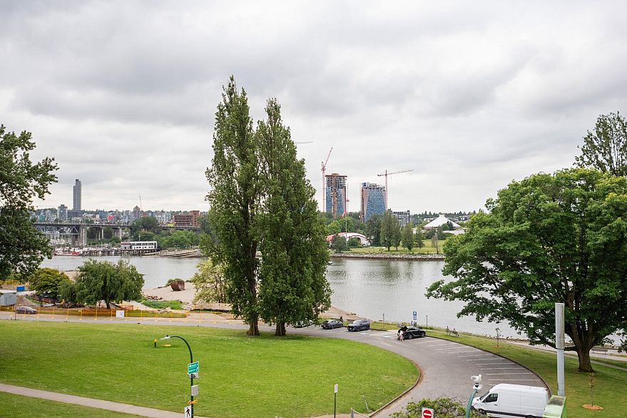 5A 1403 Beach Avenue