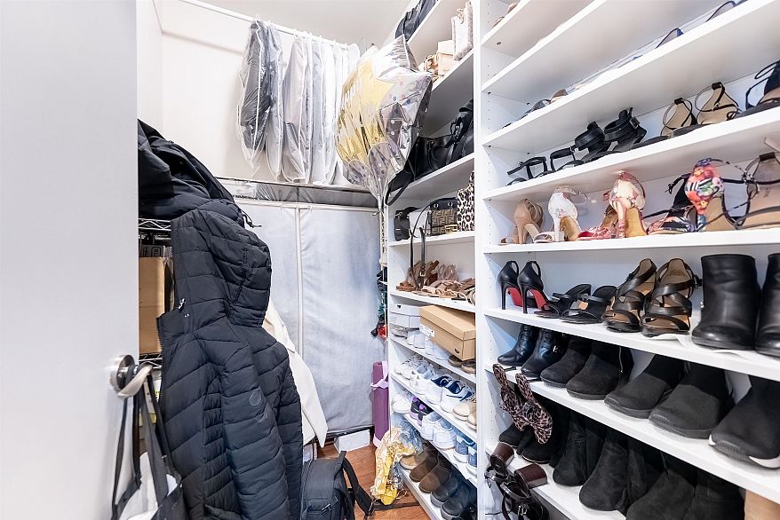 1002 1205 Howe Street