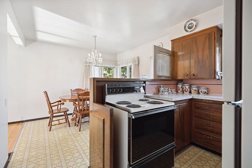 4262 Dumfries Street