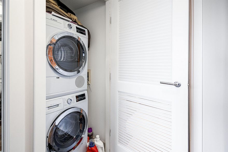 407 499 Broughton Street