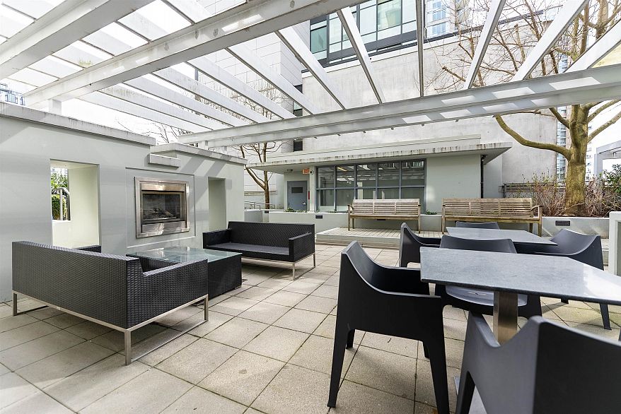 1002 1205 Howe Street