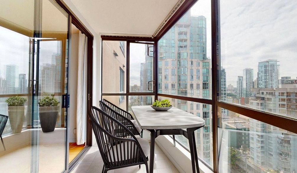 2007 1189 Howe Street