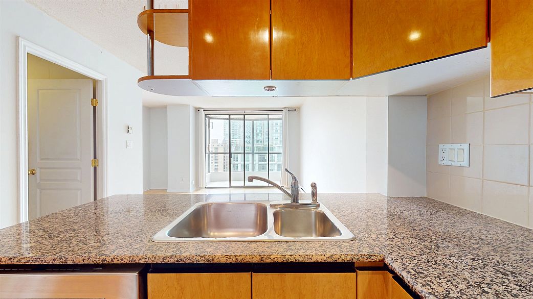 2007 1189 Howe Street