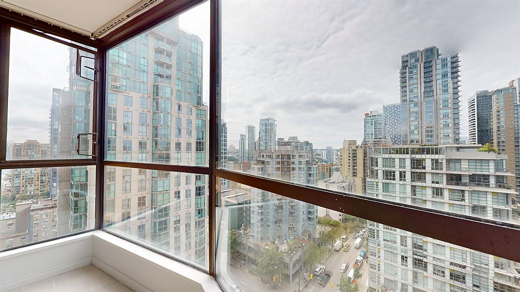 2007 1189 Howe Street