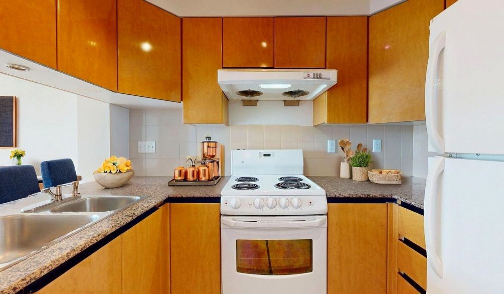 2007 1189 Howe Street