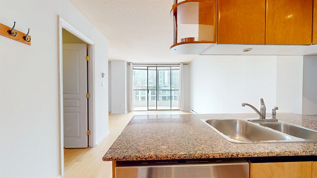 2007 1189 Howe Street