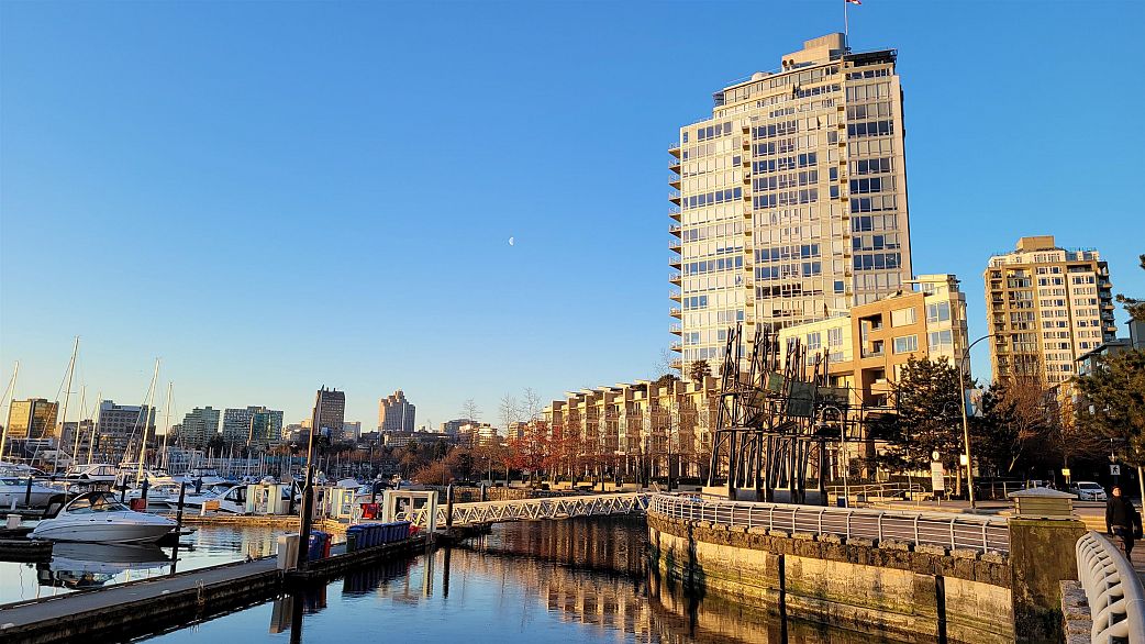 302 1228 Marinaside Crescent