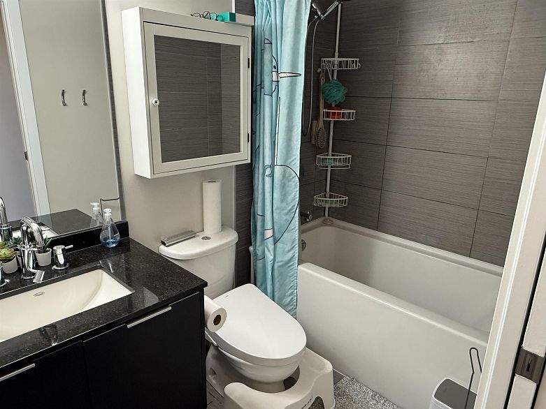 1404 445 W 2nd Avenue