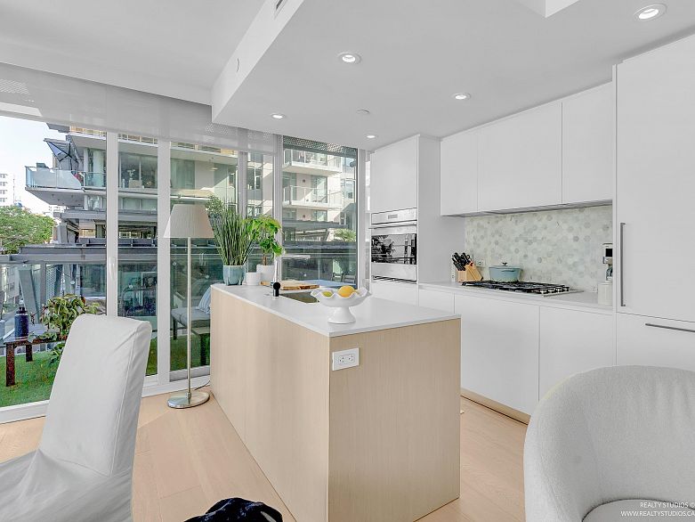 605 1180 Broughton Street