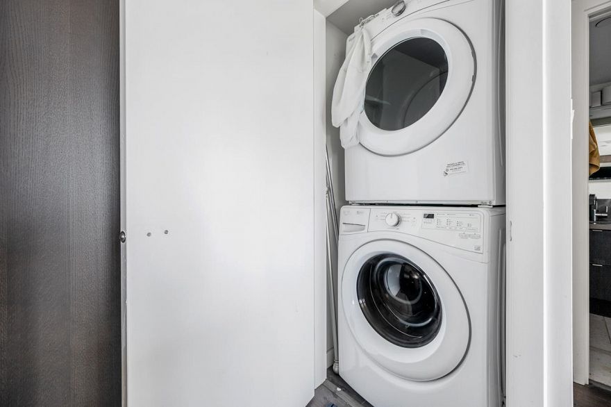 408 8238 Lord Street