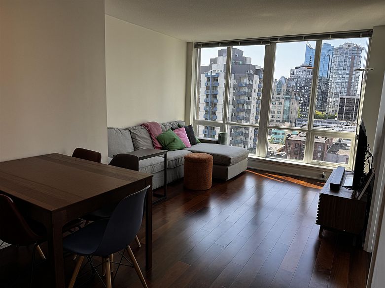 1705 1055 Richards Street