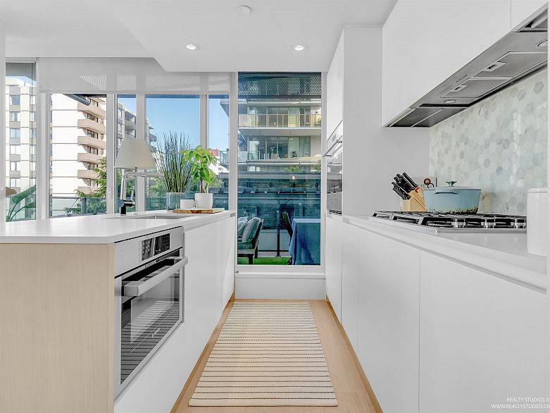 605 1180 Broughton Street