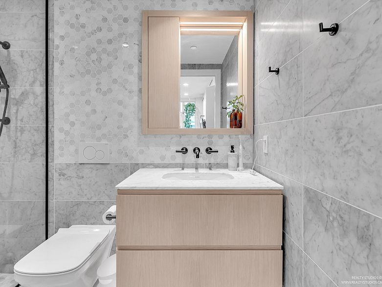 605 1180 Broughton Street