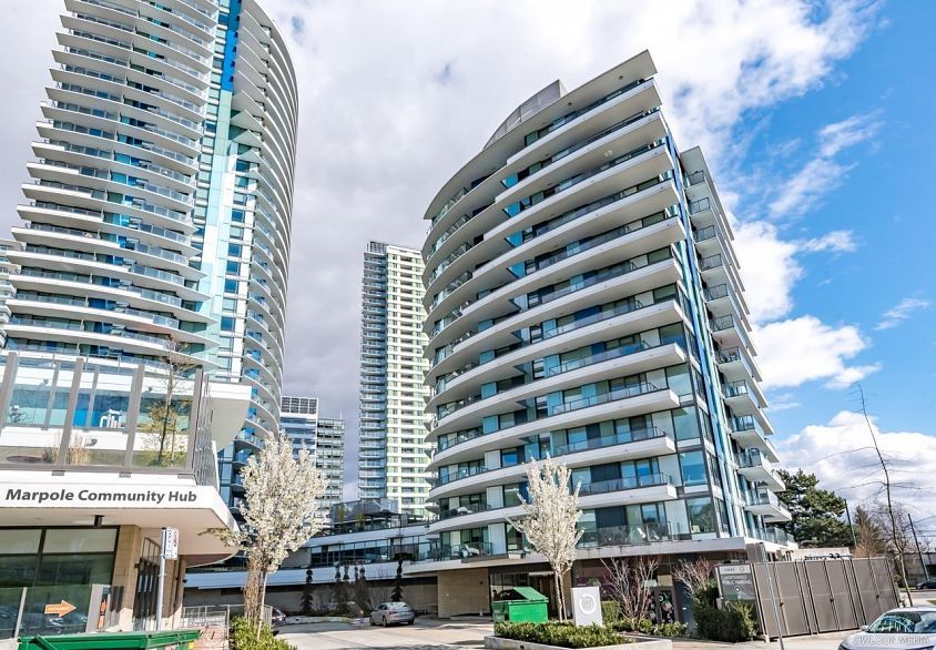 408 8238 Lord Street