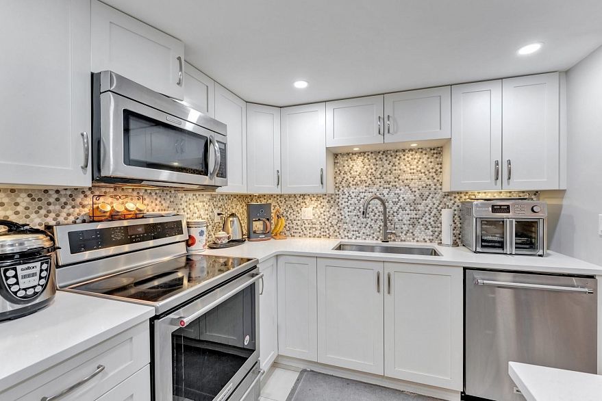 803 1159 Main Street