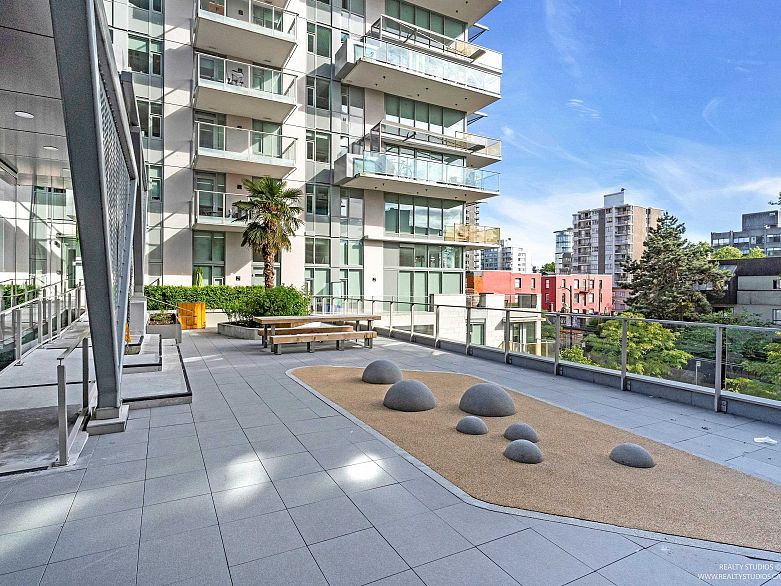 605 1180 Broughton Street