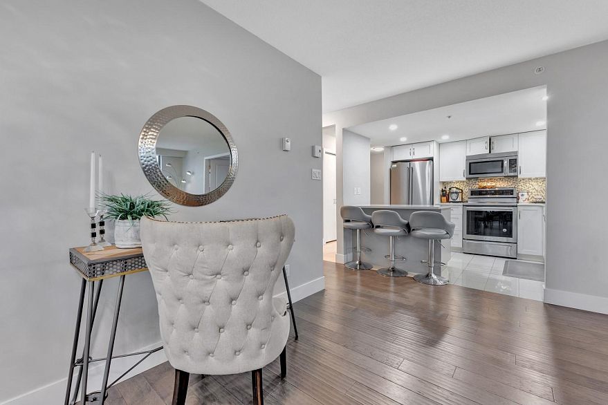 803 1159 Main Street