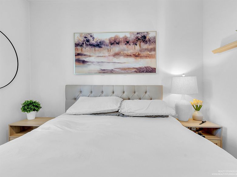 605 1180 Broughton Street