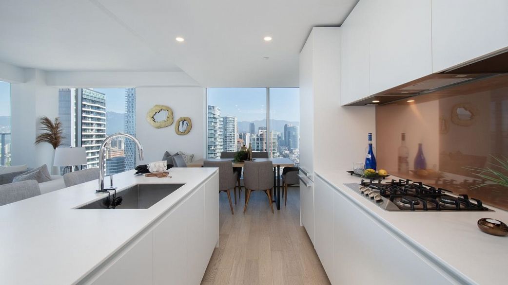 4206 1480 Howe Street