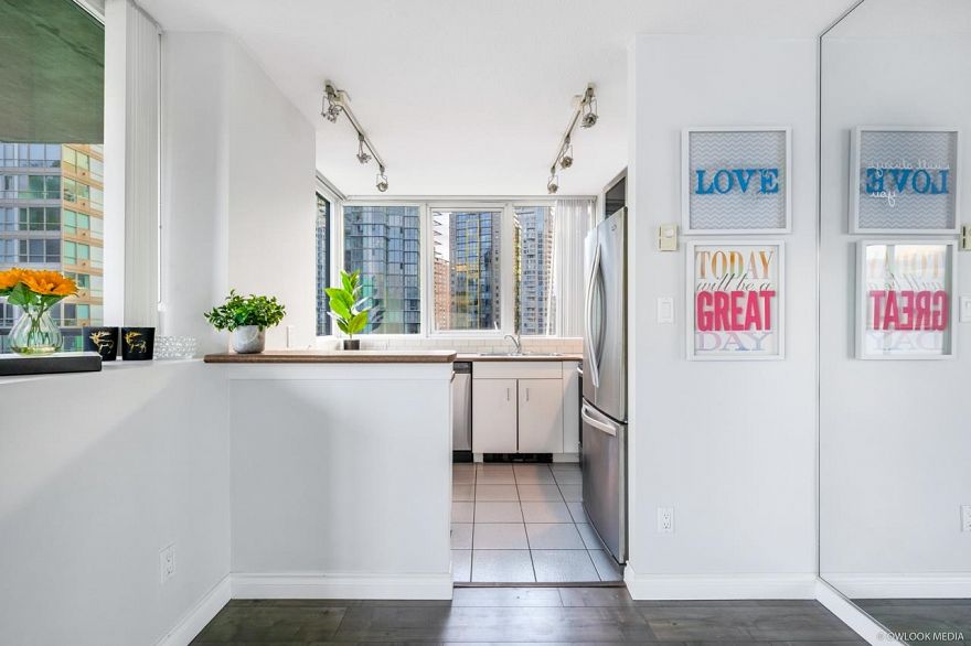 1806 588 Broughton Street