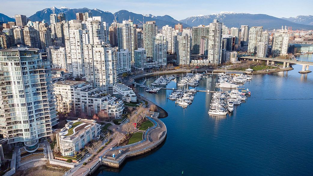 2208 1033 Marinaside Crescent