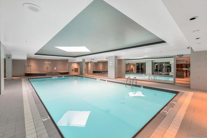 1806 588 Broughton Street