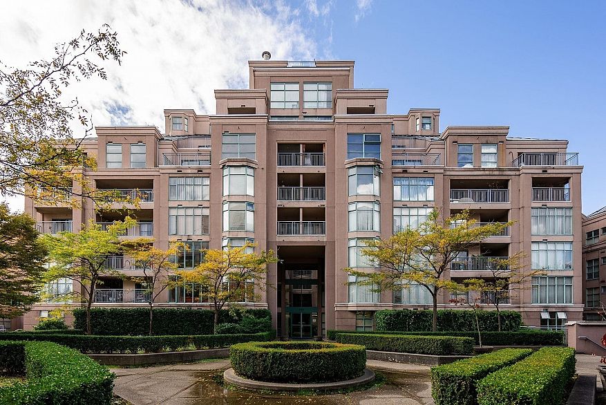 302 2468 E BROADWAY, Vancouver BC V5M 4V1