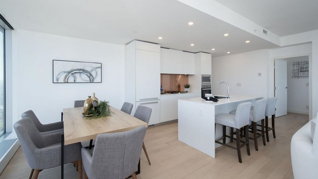 4206 1480 Howe Street