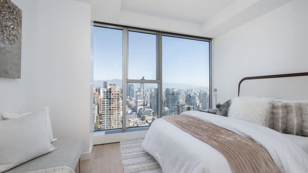 4206 1480 Howe Street