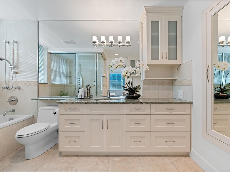 L302 1550 Coal Harbour Quay