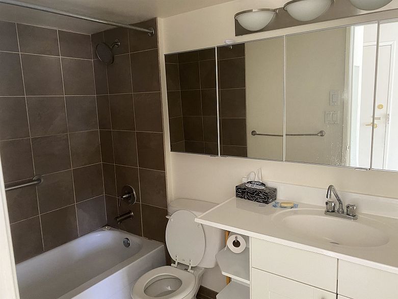 202 4691 W 10th Avenue