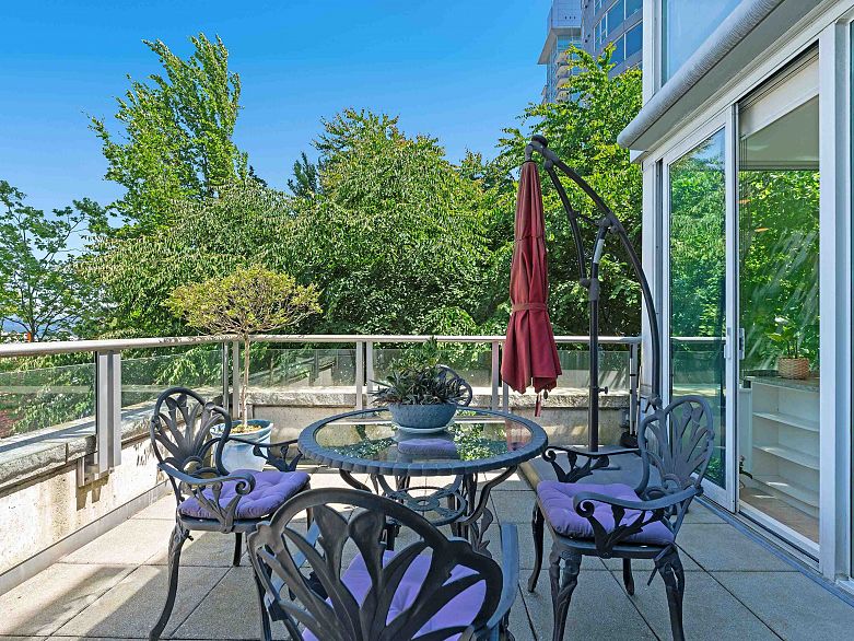 L302 1550 Coal Harbour Quay