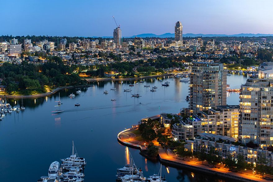 3903 1033 Marinaside Crescent