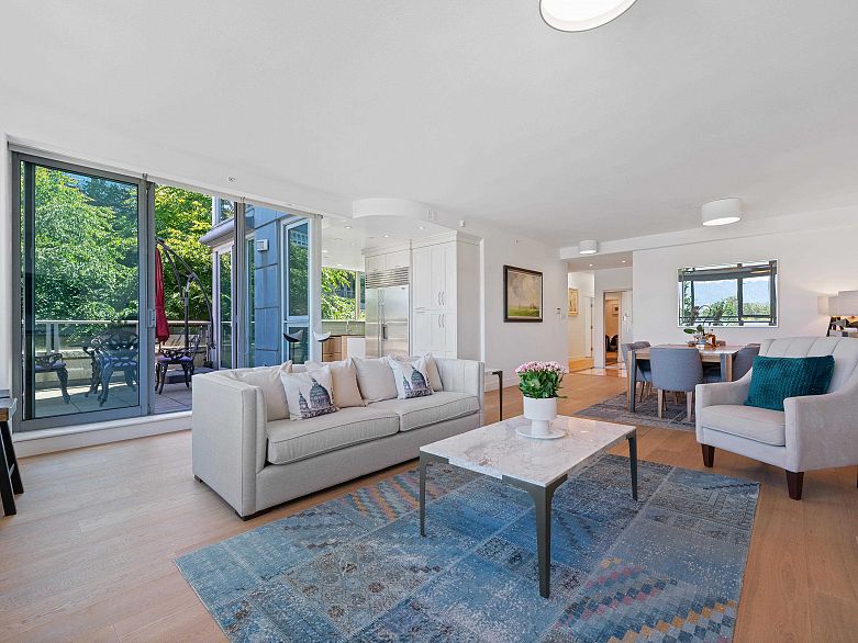 L302 1550 Coal Harbour Quay