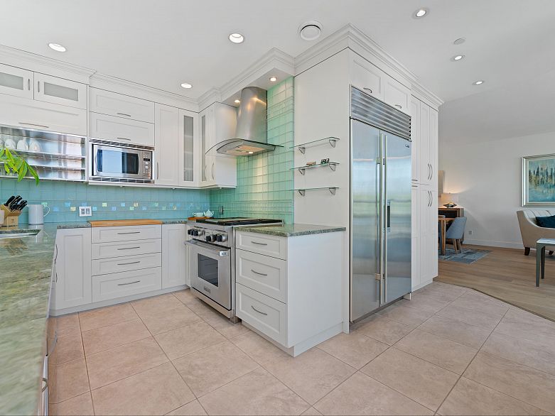 L302 1550 Coal Harbour Quay