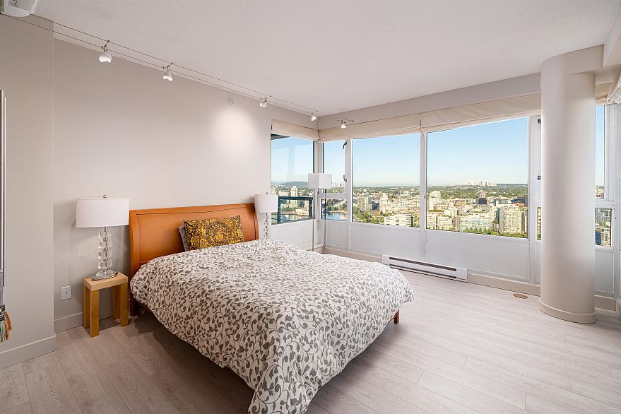 3903 1033 Marinaside Crescent