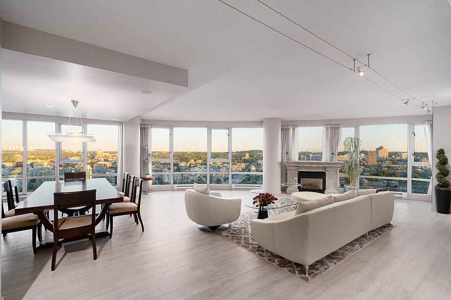 3903 1033 Marinaside Crescent