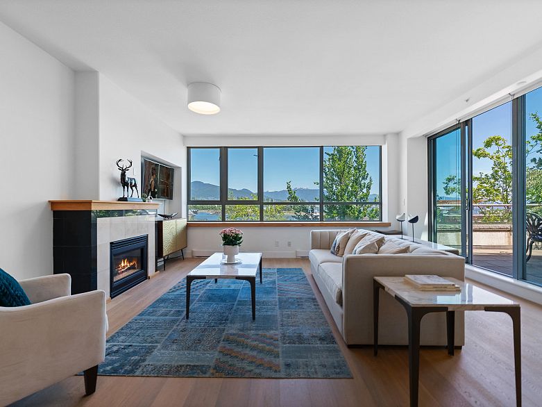 L302 1550 Coal Harbour Quay