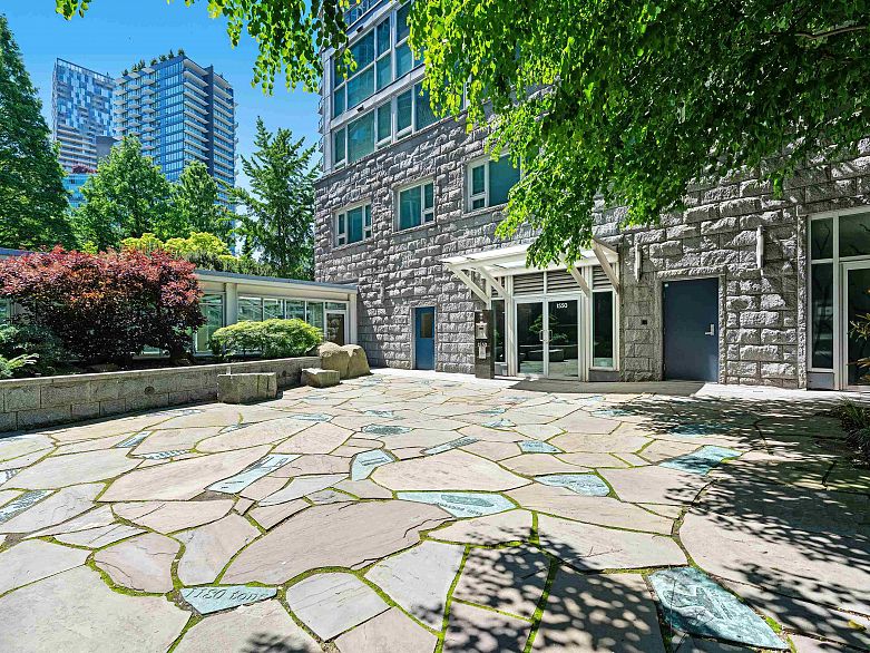 L302 1550 Coal Harbour Quay