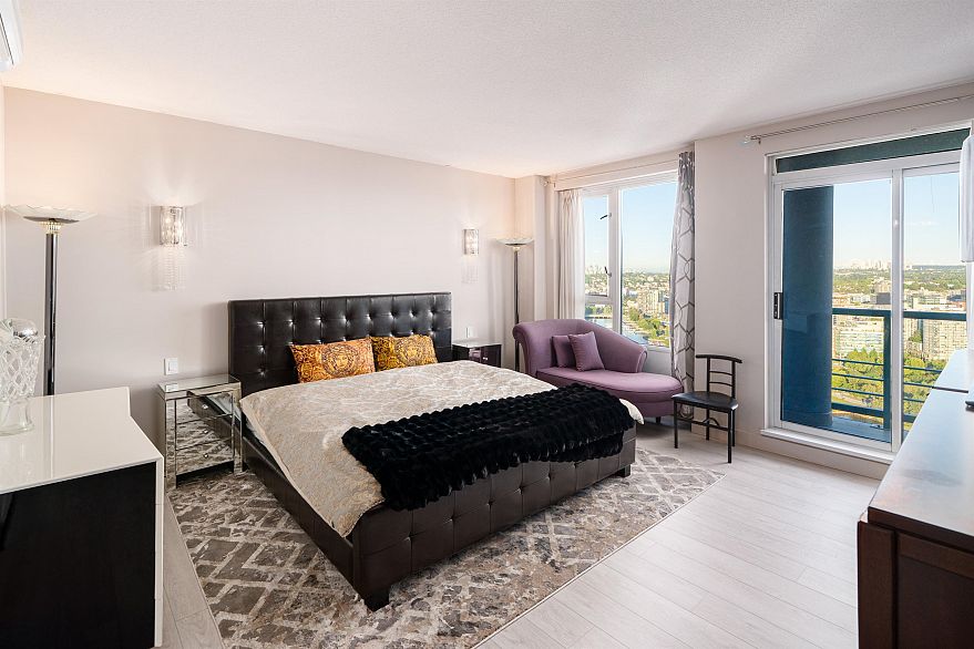 3903 1033 Marinaside Crescent