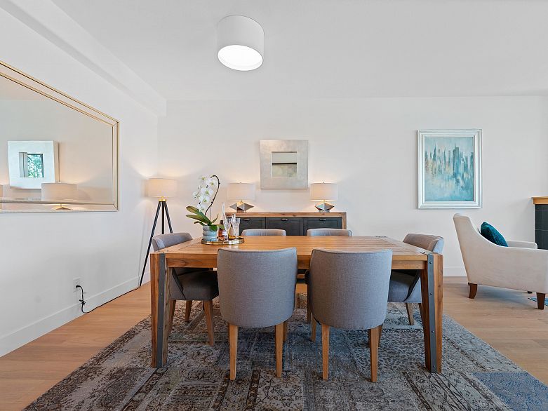 L302 1550 Coal Harbour Quay